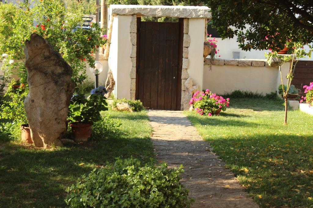 B&B I Mari Torpè Exterior foto