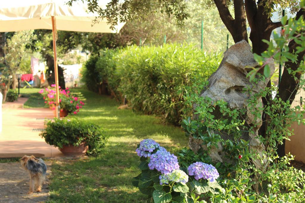 B&B I Mari Torpè Exterior foto